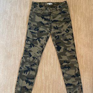 Mid-Rise Slimming Skinny Ankle Jeans- Camo Print